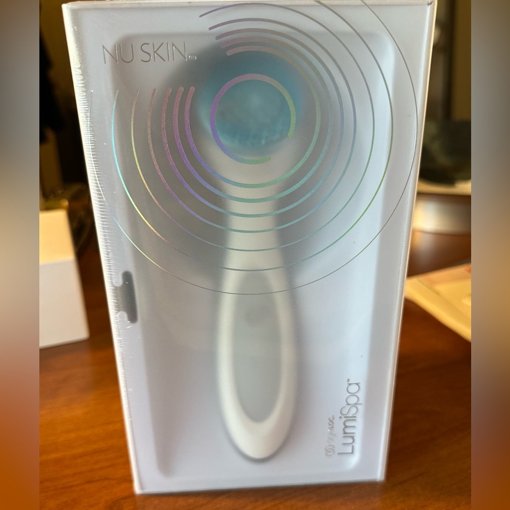 NUSKIN LumiSpa Facial Cleansing Device